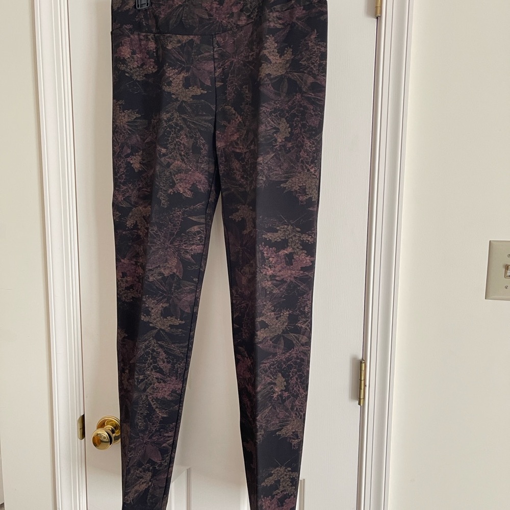 LG Women's Cropped Pants with Dark Floral Pattern